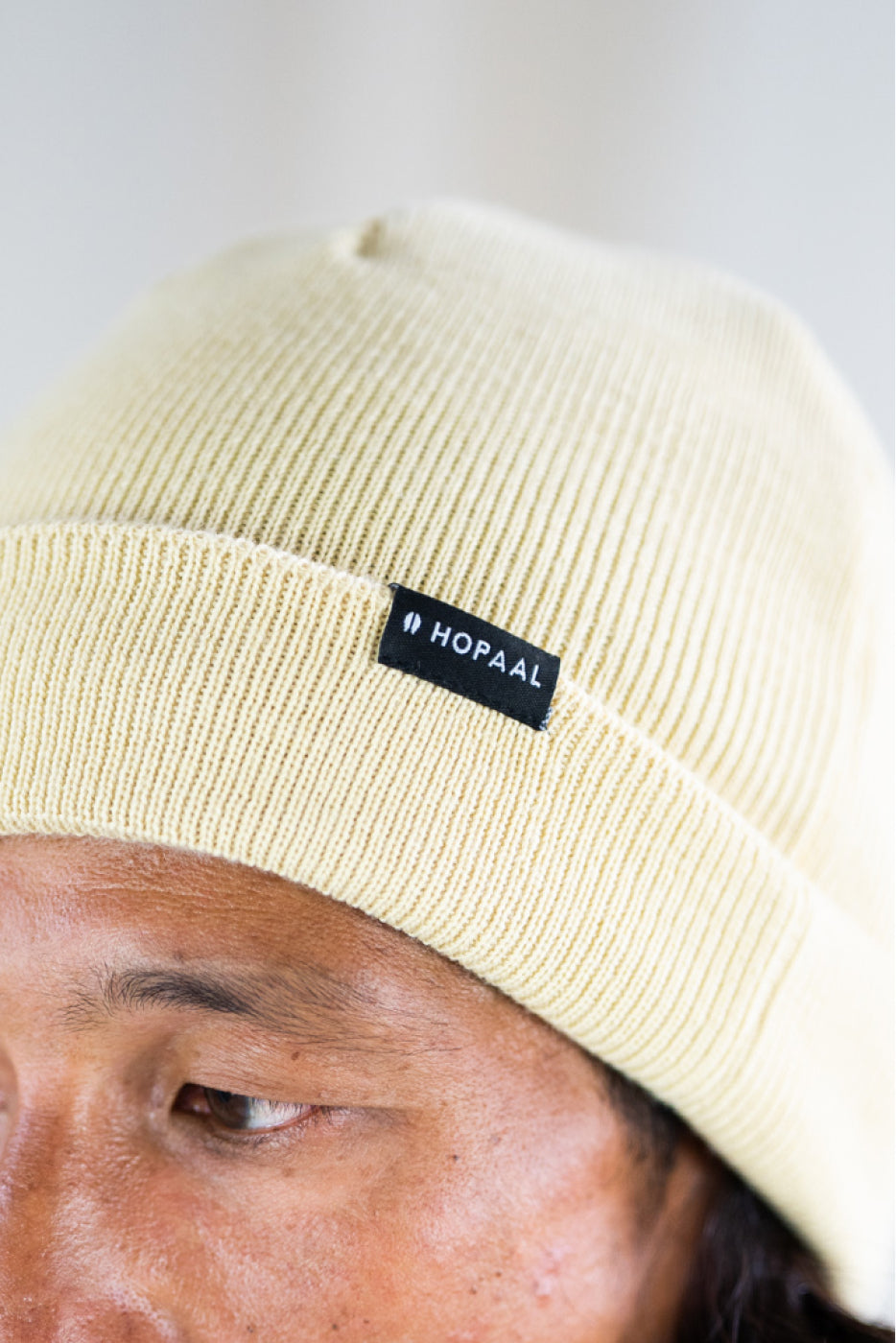 bonnet jaune en laine recyclée mérinos avec logo hopaal